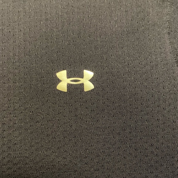 Under Armour Sports Top Size Medium - Picture 9 of 11